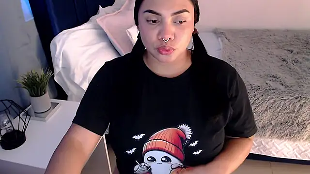 isabelateran online show from March 16, 2026, 6:23 pm