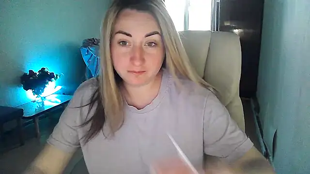 FoxyAnn12 online show from May 6, 2026, 11:48 am
