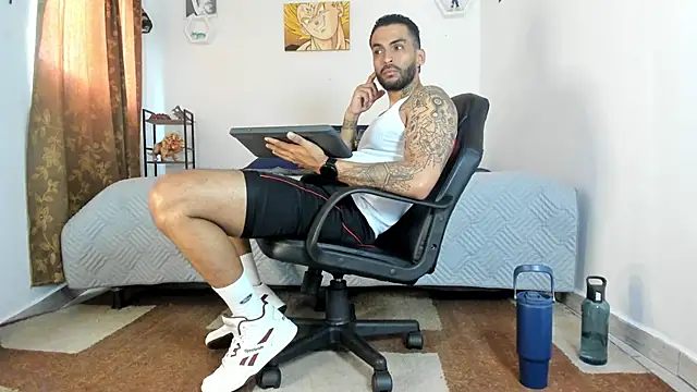 Snapshot of Yafir-Jafet chatting on January 15, 2026, 7:28 pm Yafir-Jafet online show from January 15, 2026, 7:28 pm