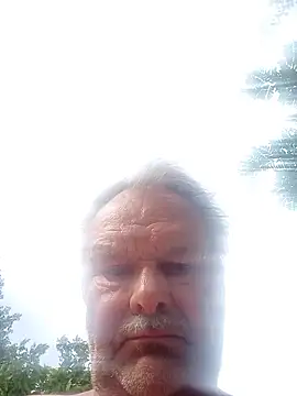 Snapshot of WildNomade chatting on July 8, 2026, 4:22 pm WildNomade online show from July 8, 2026, 4:22 pm