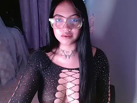 bigsara33 online show from January 5, 2026, 11:19 pm