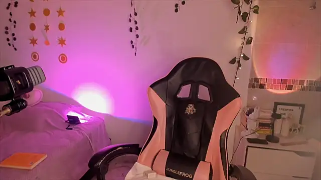 Pisces angel online show from February 23, 2026, 2:20 am