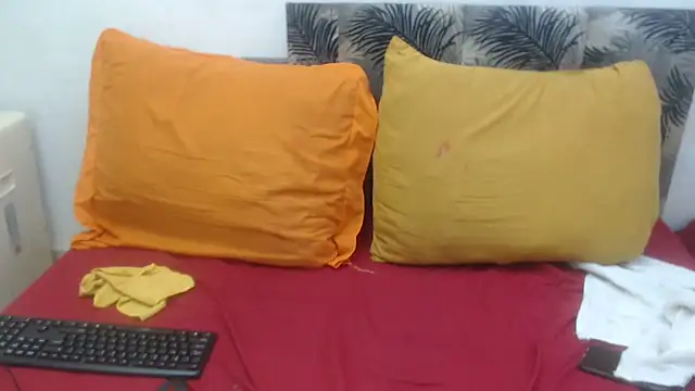 SEXY MATURExx online show from April 12, 2026, 7:57 am