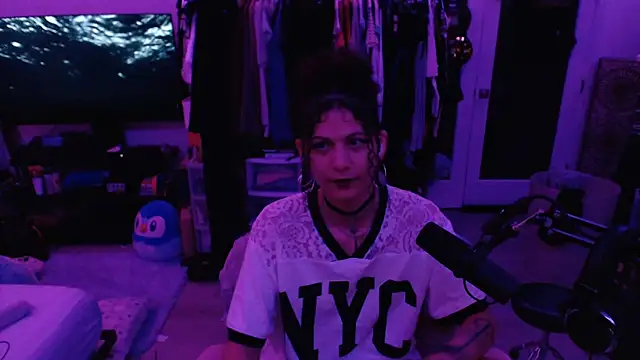 Snapshot of prickly_priscilla chatting on May 19, 2026, 4:30 am prickly priscilla online show from May 19, 2026, 4:30 am