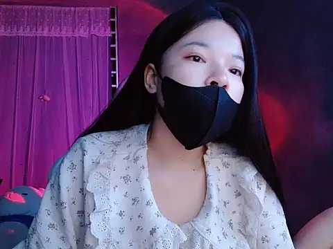 -Tamy- online show from February 4, 2026, 4:13 pm