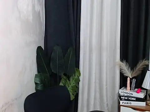 Pretty Lys online show from April 4, 2026, 9:51 am