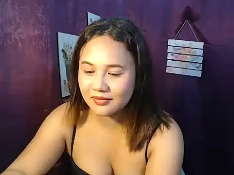 Snapshot of creamycarra chatting on June 20, 2026, 9:23 am creamycarra online show from June 20, 2026, 9:23 am