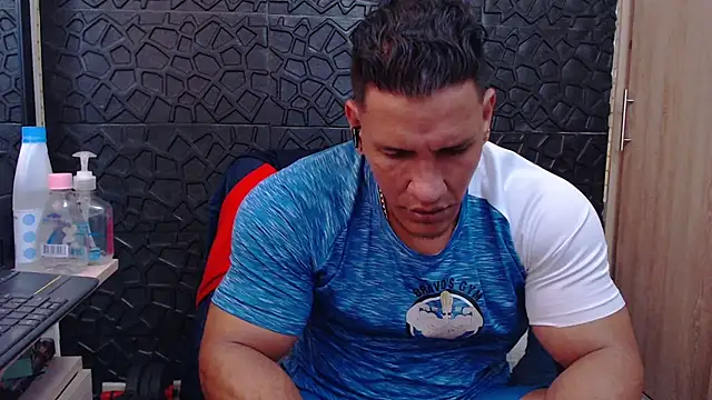 Snapshot of viktor_herrera chatting on February 3, 2026, 3:50 pm viktor herrera online show from February 3, 2026, 3:50 pm