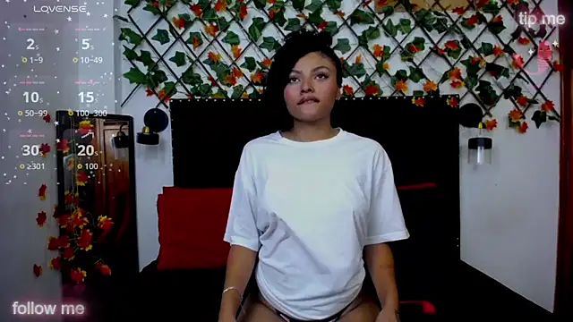 vsamanthaper1 online show from March 17, 2026, 8:12 pm