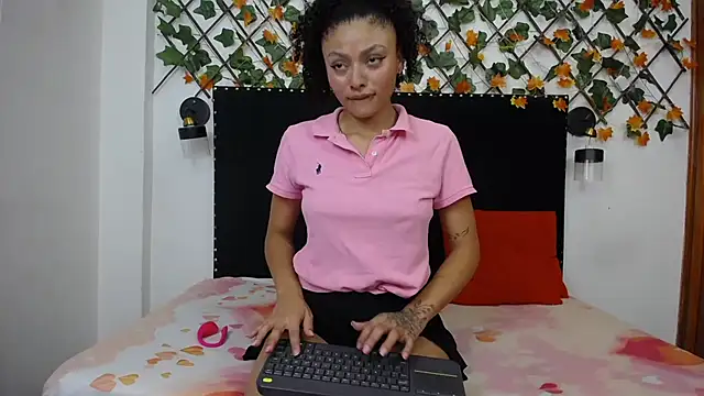 vsamanthaper1 online show from April 9, 2026, 7:30 pm