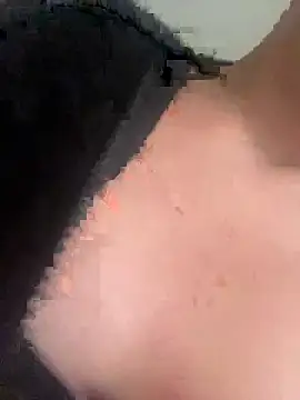 Violett hott  online show from April 20, 2026, 12:19 pm