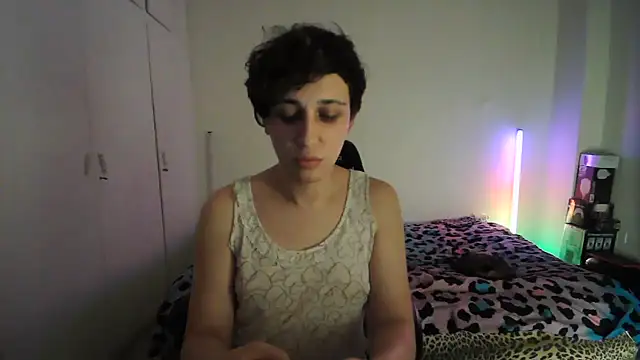 HoneyValentine online show from June 13, 2026, 7:56 pm