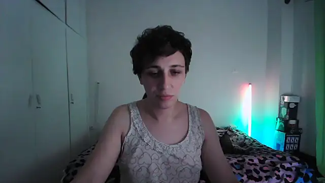 HoneyValentine online show from June 18, 2026, 7:29 pm