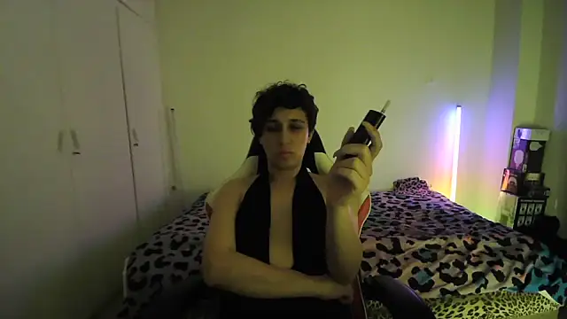 HoneyValentine online show from June 19, 2026, 7:28 pm