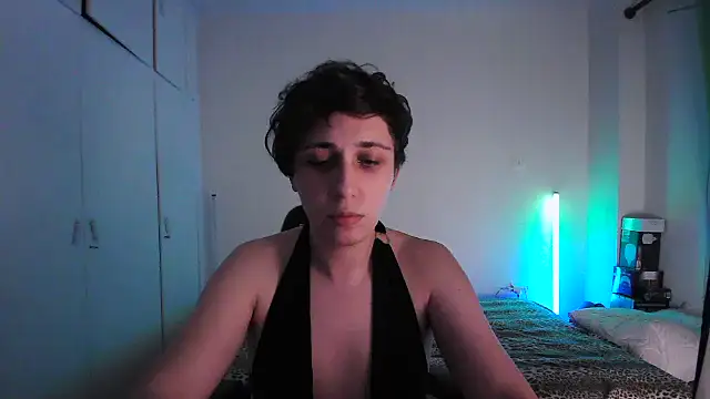 HoneyValentine online show from June 20, 2026, 6:44 pm