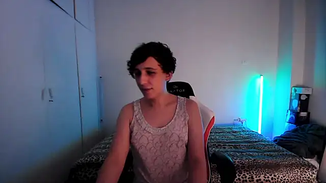 HoneyValentine online show from June 21, 2026, 7:49 pm
