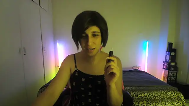 HoneyValentine online show from July 4, 2026, 7:20 pm
