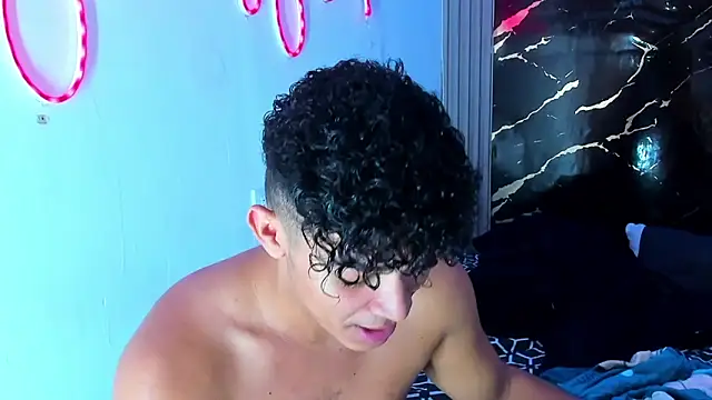 jamescurly00 online show from February 19, 2026, 6:42 am