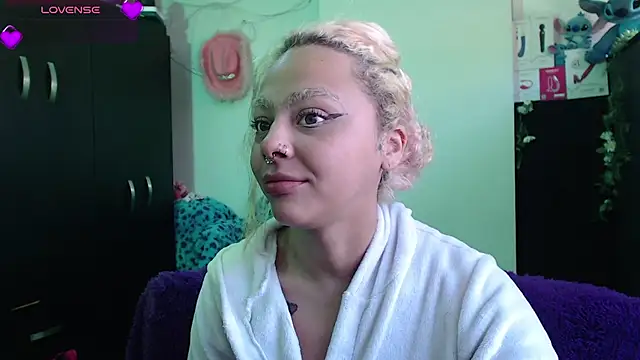 Snapshot of maddiie chatting on January 18, 2026, 3:27 pm maddiie online show from January 18, 2026, 3:27 pm