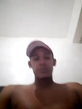Magrinhodelicia011 online show from May 15, 2026, 2:35 pm