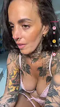 Snapshot of venustattoue chatting on May 9, 2026, 12:32 pm venustattoue online show from May 9, 2026, 12:32 pm