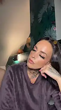 Snapshot of venustattoue chatting on May 15, 2026, 9:22 pm venustattoue online show from May 15, 2026, 9:22 pm