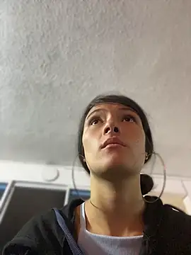 Snapshot of Michelle_ec chatting on May 28, 2026, 3:42 pm Michelle ec online show from May 28, 2026, 3:42 pm