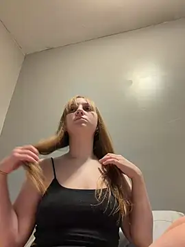 tinyblondebarbie online show from June 3, 2026, 2:36 am