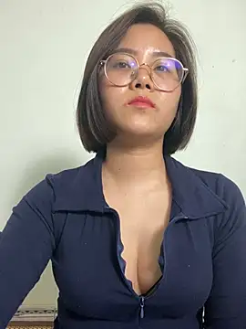 lunababycute online show from January 17, 2026, 12:54 pm