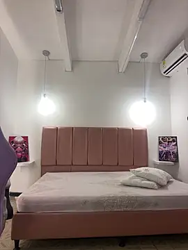 Snapshot of Iamcami_ chatting on February 17, 2026, 6:58 pm Iamcami online show from February 17, 2026, 6:58 pm