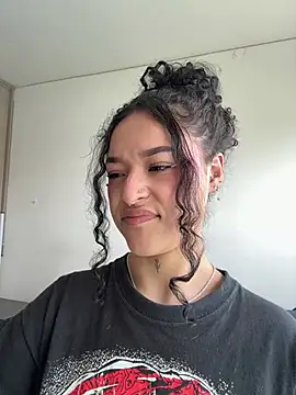 crystal dlun online show from February 21, 2026, 6:53 pm