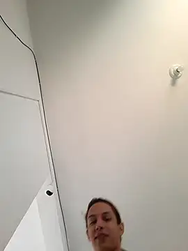 Snapshot of ofjuliaa chatting on January 13, 2026, 5:18 pm ofjuliaa online show from January 13, 2026, 5:18 pm