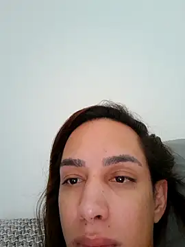 ofjuliaa online show from April 10, 2026, 5:17 pm