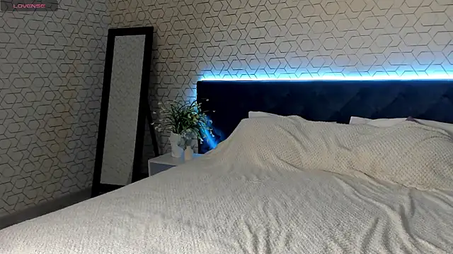 desiree doll online show from February 11, 2026, 1:10 am