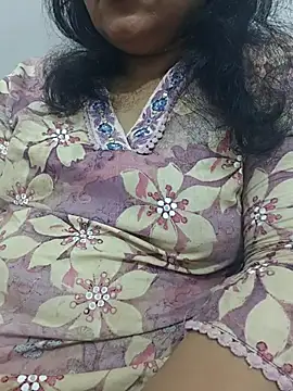 piryasharma005 online show from May 7, 2026, 3:06 pm