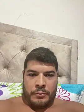 omarfer19 online show from April 8, 2026, 3:45 pm