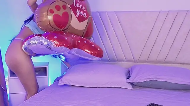 DulceRouss  online show from February 15, 2026, 3:09 pm