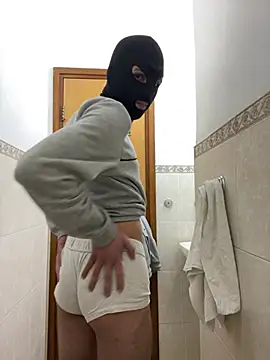 petiteyanel online show from February 26, 2026, 11:37 pm