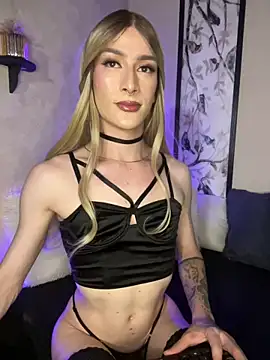 Snapshot of Alana_Stone chatting on April 26, 2026, 7:44 pm Alana Stone online show from April 26, 2026, 7:44 pm