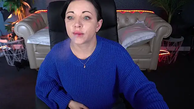 Dafni Monn online show from April 22, 2026, 12:50 pm