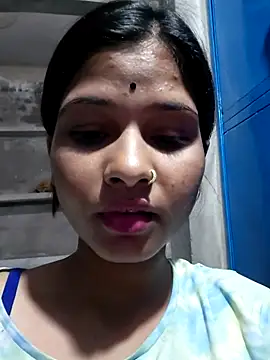 Nirasha cute online show from February 12, 2026, 6:47 pm