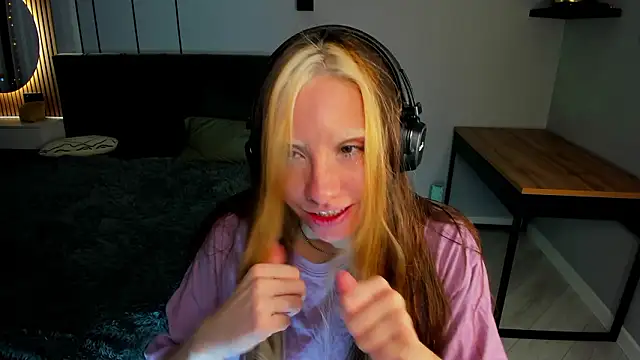 Snapshot of Elizaveta_Brown chatting on February 4, 2026, 8:14 pm Elizaveta Brown online show from February 4, 2026, 8:14 pm