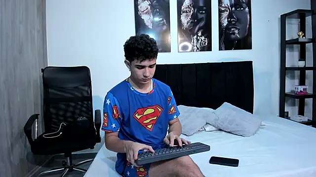 Snapshot of Alejo_Grey chatting on January 8, 2026, 1:02 pm Alejo Grey online show from January 8, 2026, 1:02 pm