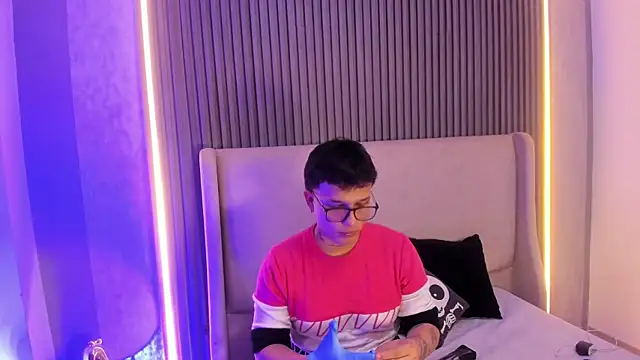 Snapshot of SamuParker chatting on January 11, 2026, 3:55 am SamuParker online show from January 11, 2026, 3:55 am