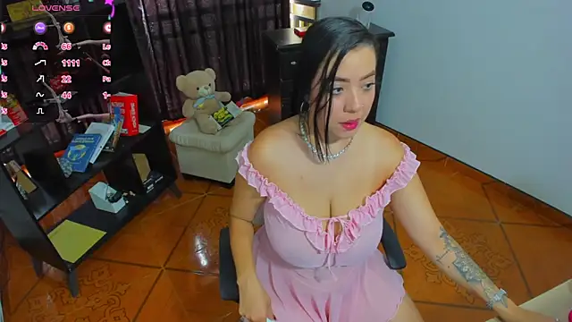 SophiiaRios  online show from April 4, 2026, 1:19 pm