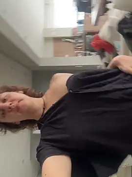 Snapshot of witchdub chatting on March 3, 2026, 4:02 pm witchdub online show from March 3, 2026, 4:02 pm