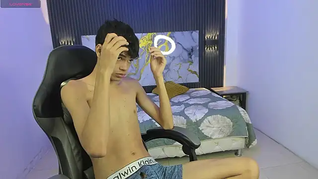 Snapshot of Dark_Desiree18 chatting on February 18, 2026, 12:23 pm Dark Desiree18 online show from February 18, 2026, 12:23 pm