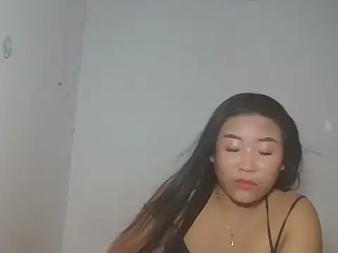Zyeiii online show from June 12, 2026, 6:29 pm
