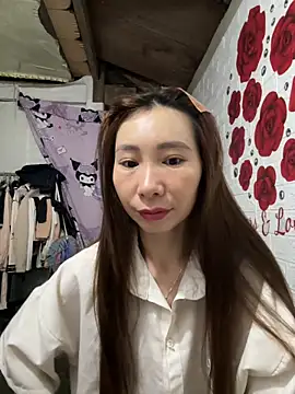 Adela-222 online show from April 16, 2026, 11:51 pm