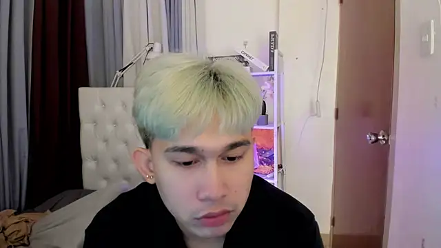 davincihugecock online show from April 18, 2026, 7:58 pm